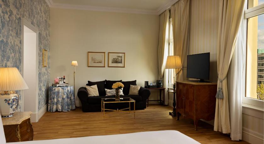 Image of 1 King Bed Junior Suite City View 4