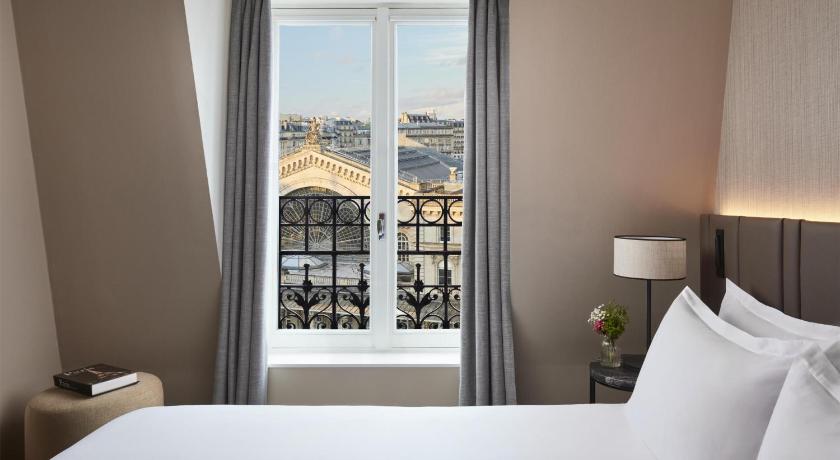 Image of Suite with View with Extra Bed (4 Adults) 3