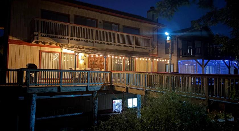 オークリー (CA) Newly Renovated Lakefront with Dock 4つ星 宿泊施設 外観