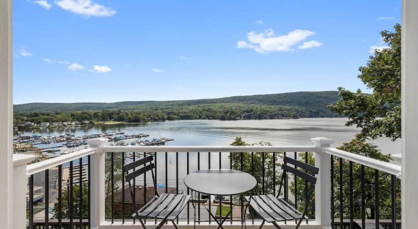 グリーンウッド・レイク Lakeview Villa with Private Hot Tub, Firepit & Breathtaking Cliff Views 5つ星 宿泊施設 スイート