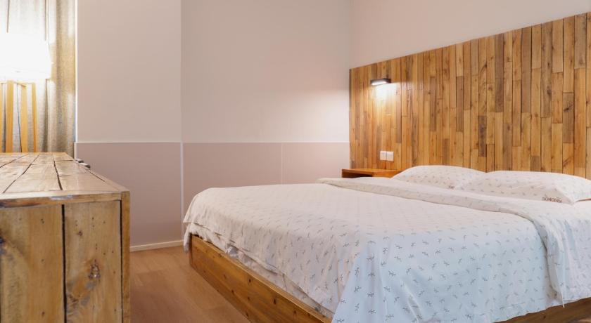Image of Budget Queen Room 9