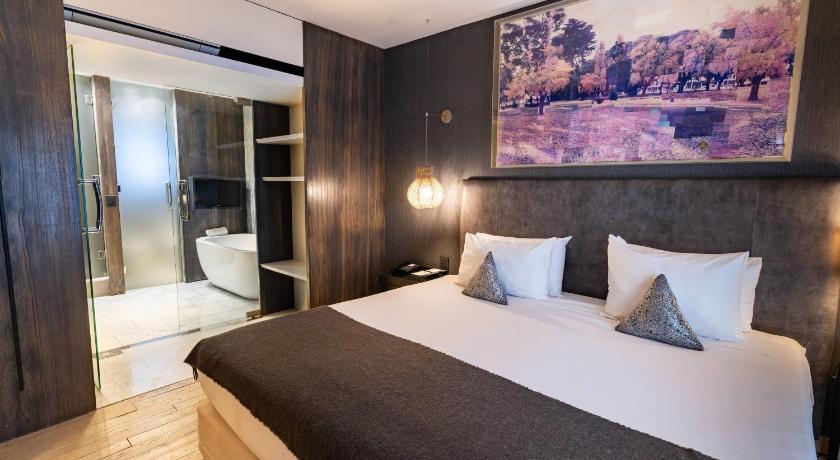 Image of Deluxe King Room - Non-Smoking 0