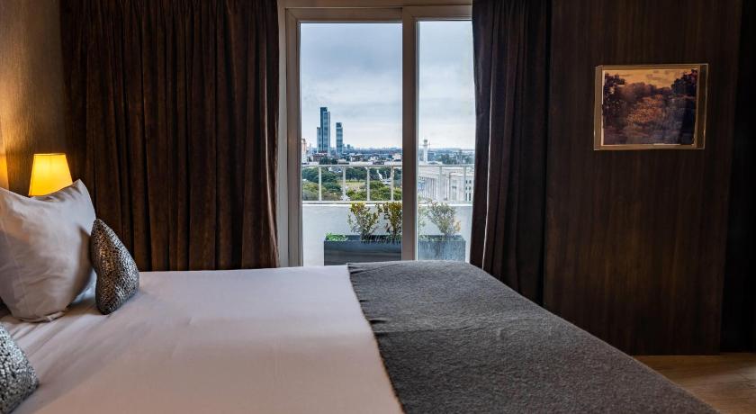 Image of Deluxe King Room - Non-Smoking 1