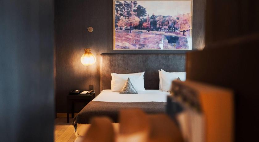 Image of Deluxe King Room - Non-Smoking 8
