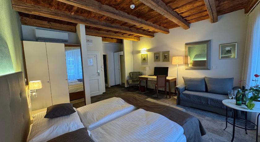 Image of Deluxe Junior Suite 0