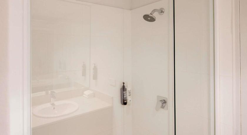 Image of Superior King Room 8