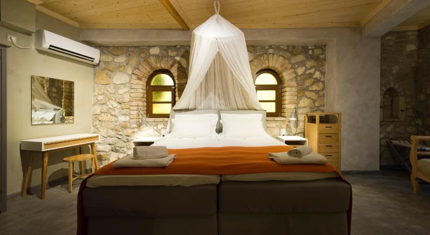 small luxury hotel 1800 — Hotel in Parga