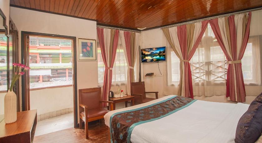 Central Hill Resort - The Mall Road - image 30
