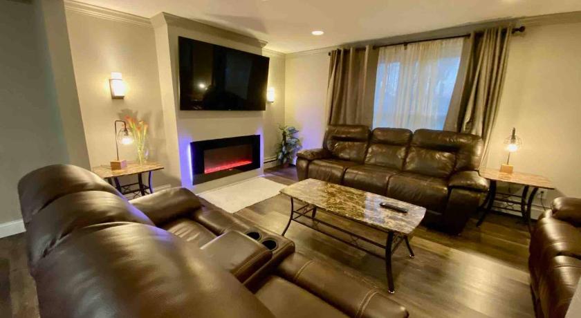 New Haven (IN) [4-BR/Sleeps 12] Family & Friends Home in Indiana 4-Star Accommodation suite