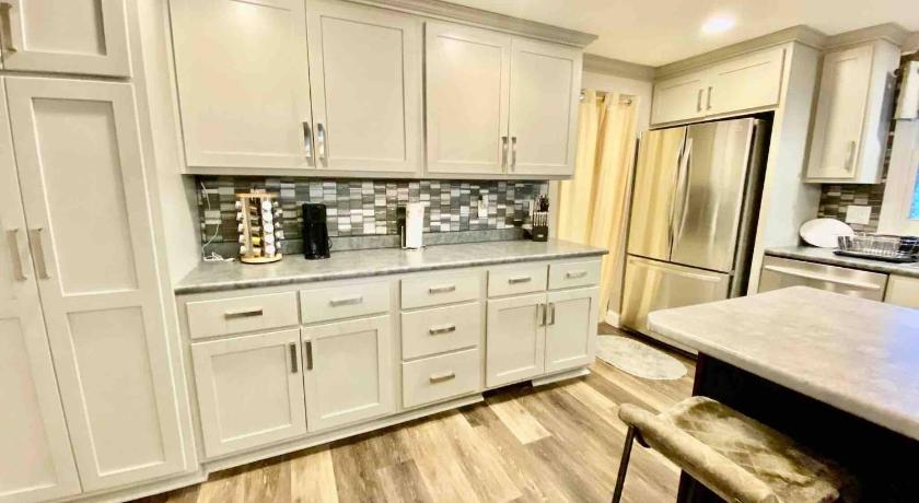 New Haven (IN) [4-BR/Sleeps 12] Family & Friends Home in Indiana 4-Star Accommodation view