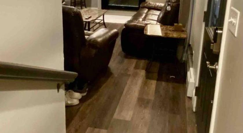 New Haven (IN) [4-BR/Sleeps 12] Family & Friends Home in Indiana 4-Star Accommodation restaurant