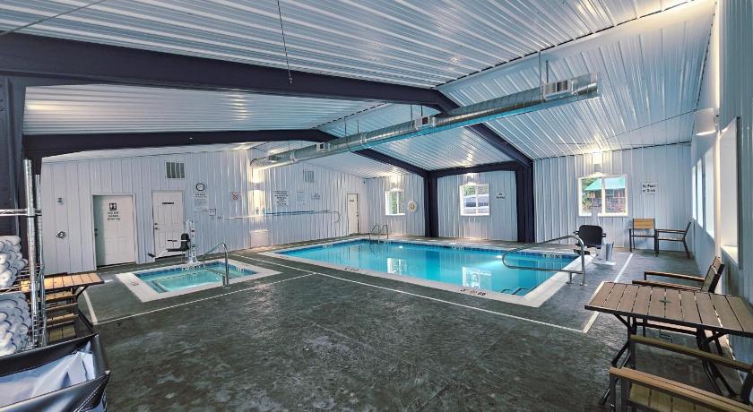 톰슨 폴스 (MT) Riverfront Motel & Cabins 3성급 숙소 수영장