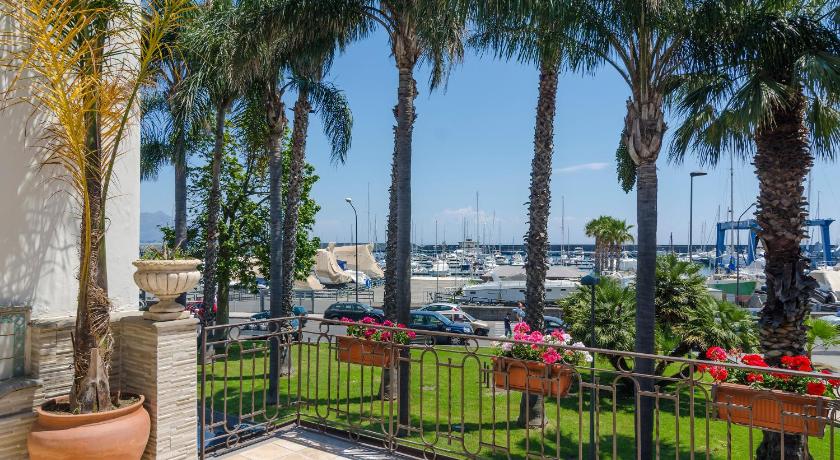 Casa delle Zammare Fronte mare centro storico