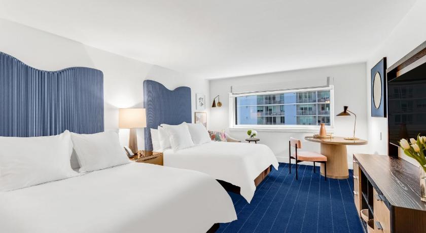 Image of 1 King Classic Club Lounge Access Partial Ocean View 1