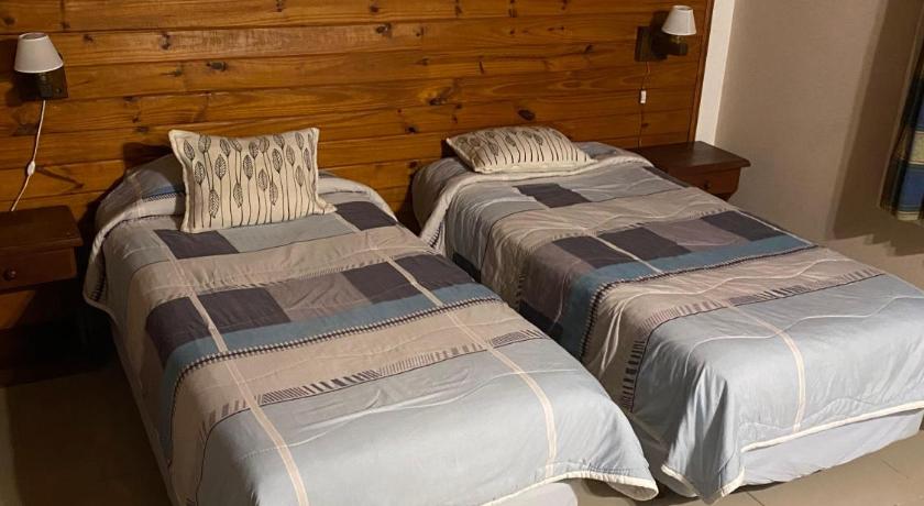 Image of Twin Room with Private Bathroom 3