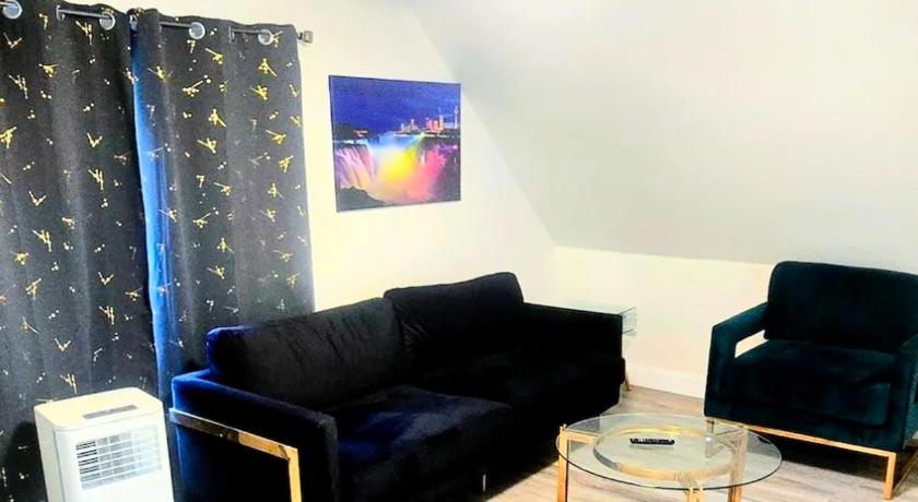 Modern Home 5-minute Walk 2 Falls, Winter Getaway!