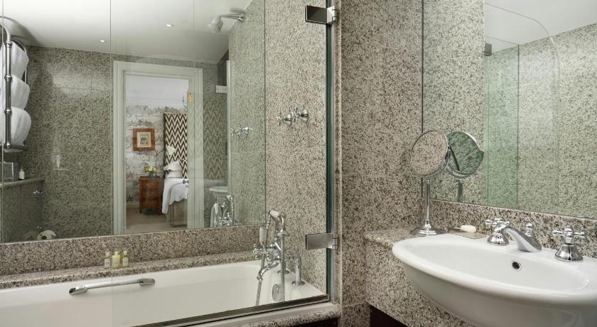 Image of Deluxe Double or Twin Room 2