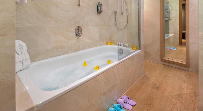 ローマ Starhotels Metropole 4つ星 ホテル レストラン