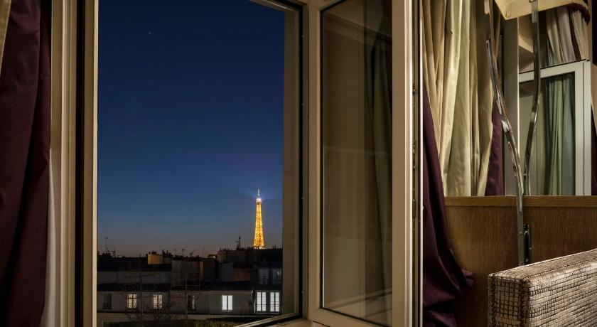 Image of Junior Suite Duplex Eiffel Tower View 3