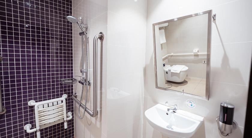 Image of Universal Accessible Room 5