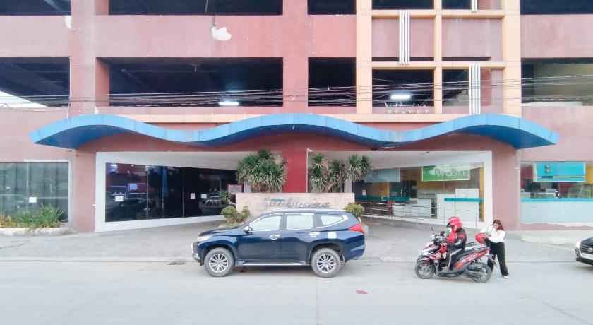 Cebu San Marino JY7 Rentals by RedDoorz 1-Star Hotel pool