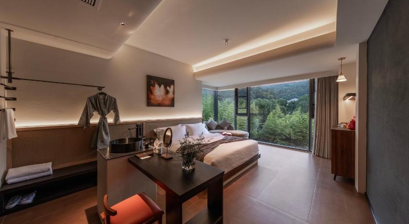 Zhangjiajie WuYun Designer Boutique Hotel Closest to Tianmen & Fox Fairy Show Hotel suite