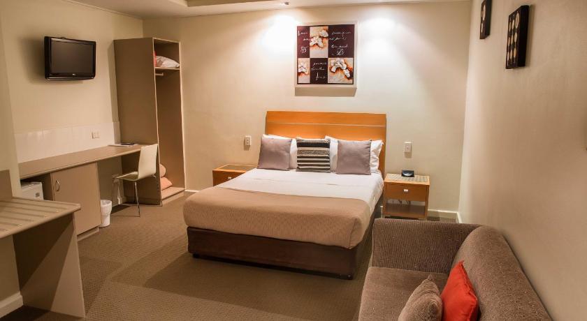 Burkes Hotel Motel photo