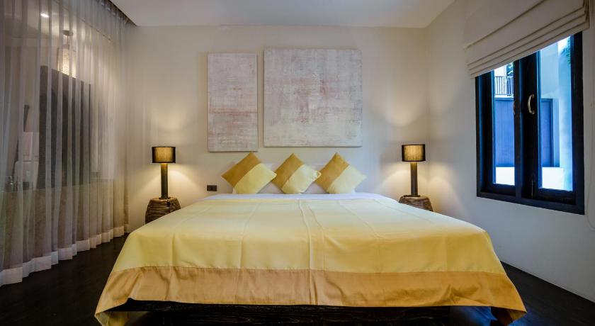 Image of Courtyard King Room 3
