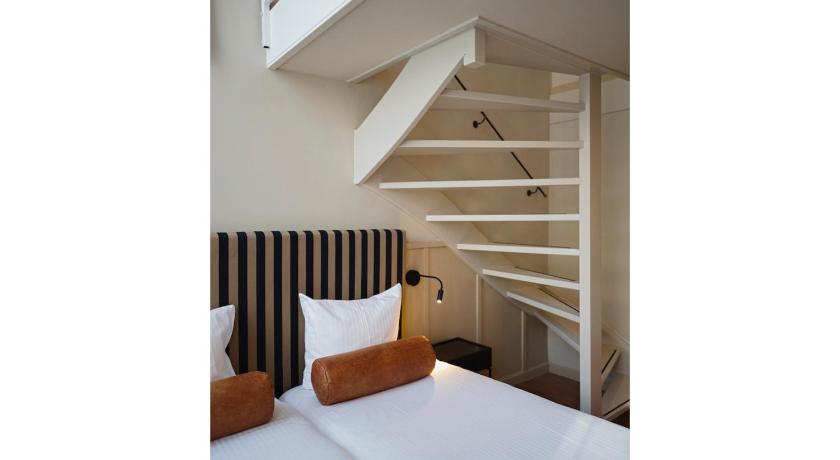 Image of Quadruple Room with Canal Views 0