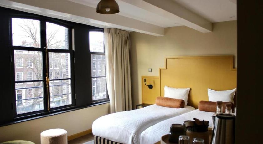 Image of Deluxe Twin Room with Canal View 0
