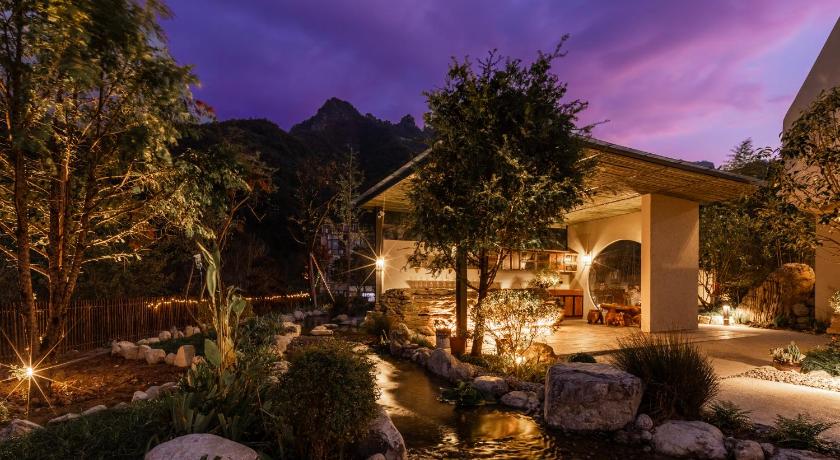 Zhangjiajie WuYun Designer Boutique Hotel Closest to Tianmen & Fox Fairy Show Hotel restaurant