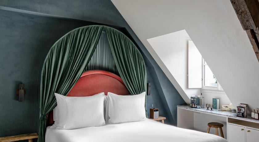 Image of Parisian Eaves 10