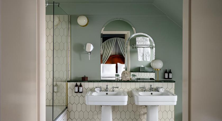 Image of Parisian Eaves 15