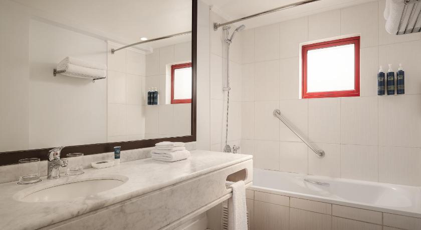 Imagen de Junior Suite, 1 King to 1 King Suite, Corner room 15
