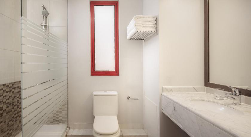 Imagen de Deluxe Guest Room, 2 Double 8