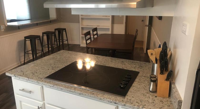 해티스버그 (MS) Luxury Midtown Home - Only a few blocks from FGH 4성급 숙소 레스토랑