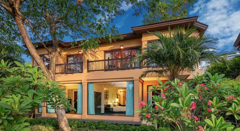 Image of Junior Suite Pool View - Two Queen Beds 11