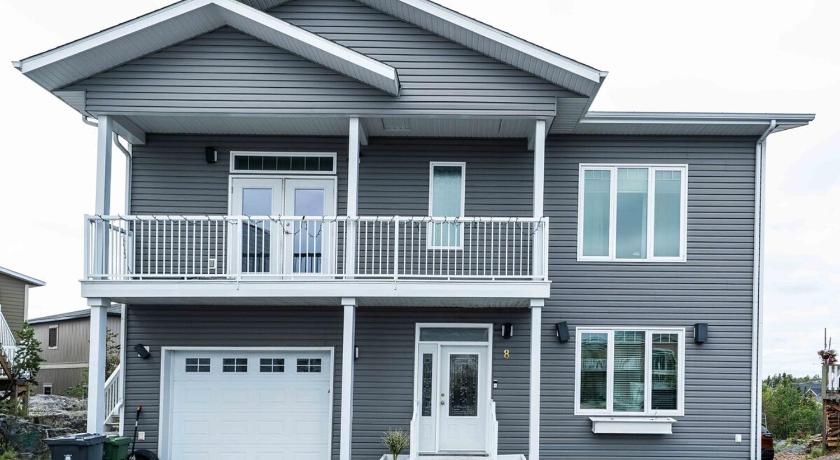Northern Solace, 2 beds, 2 baths, 5 min to airport