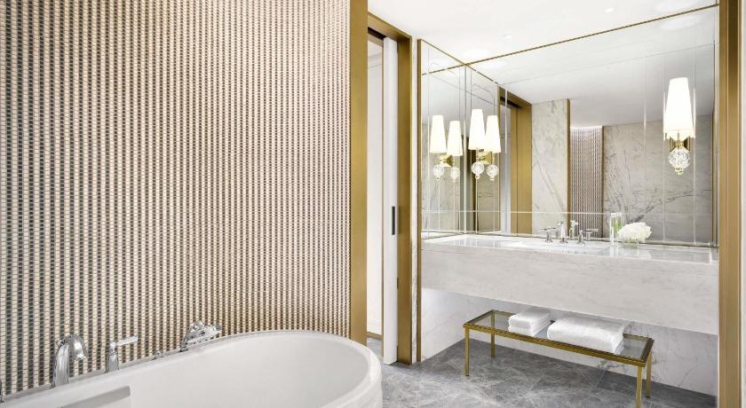 Image of Prestige Suite with Club Millésime Access, 1 King Size Bed, Lake View 2