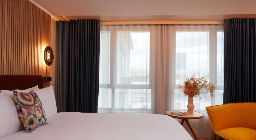 Image of STUDIO, 1 King or 2 Single beds, Junior Suite, Courtyard view 1