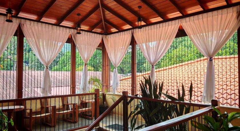 Kandy Lake Reach Hotel - image 4