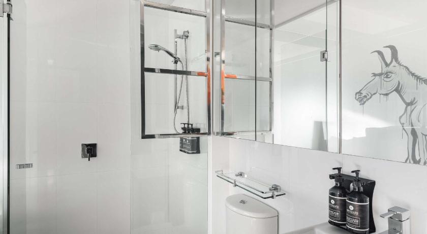 Image of Studio Suite 12