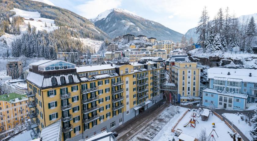 バート・ガスタイン MONDI Hotel Bellevue Gastein 4つ星 ホテル プール