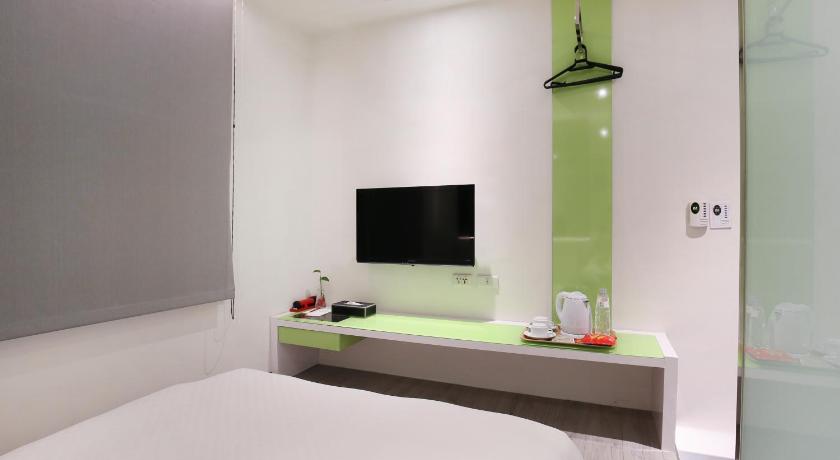 Image of Economy Room 13