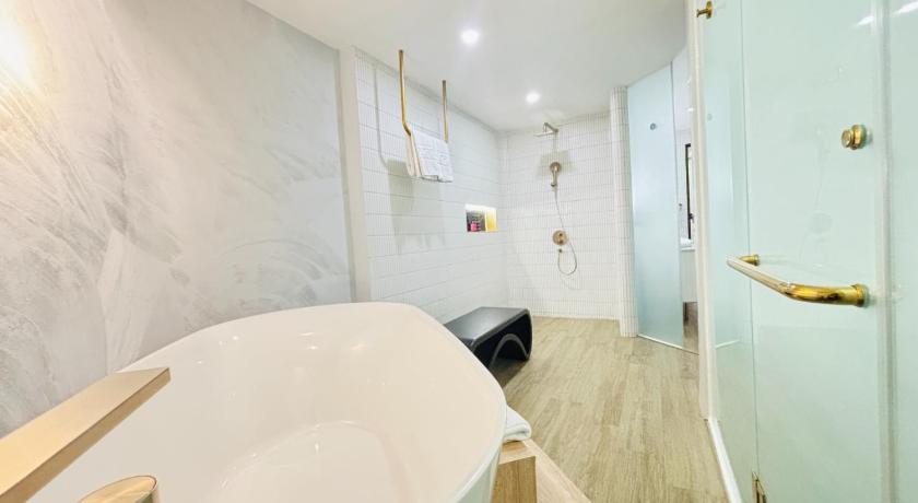 Image of Executive Suite 2