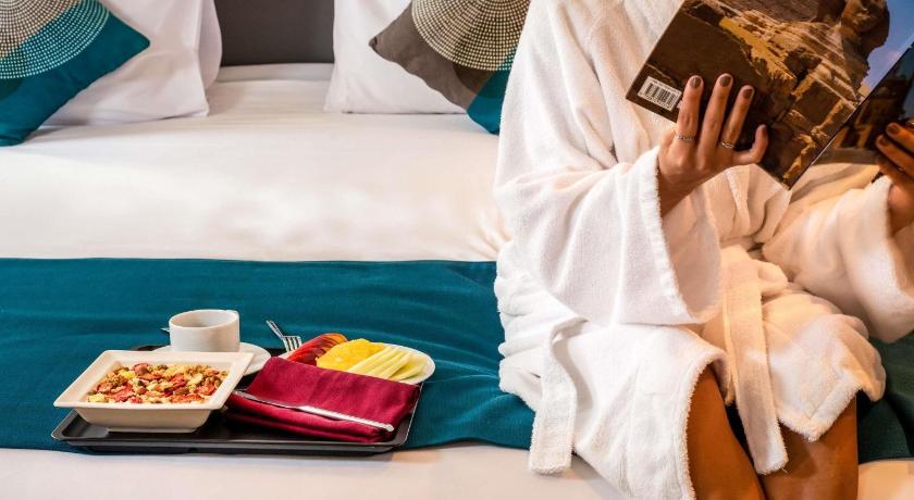 Image of Superior Suite 1 King Bed 8