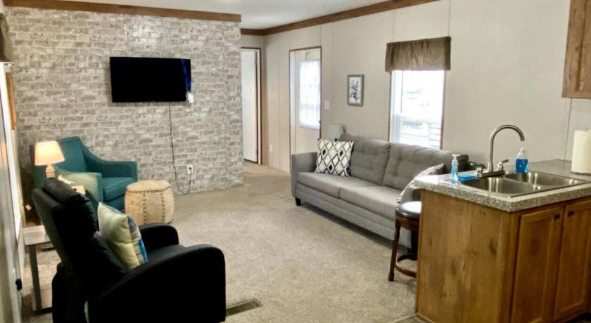 デュネディン Amazing Cottage Surrounded by Trees in Dunnellon, Florida 3つ星 宿泊施設 プール