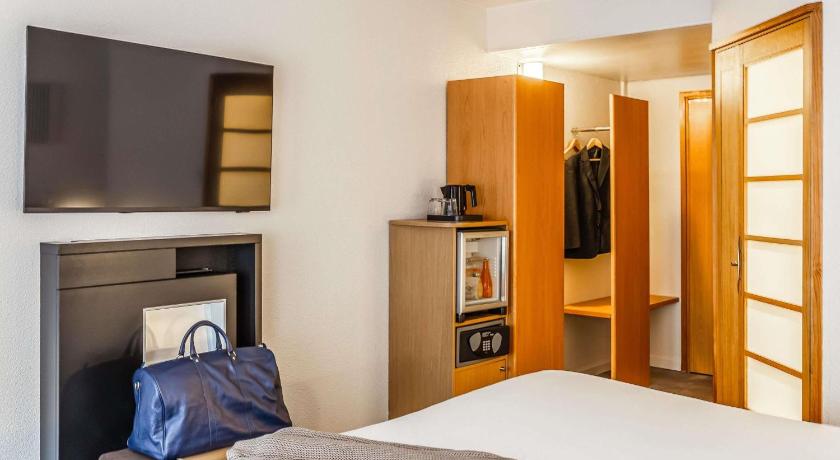 Image of Executive Double Room with Sofa Bed 10