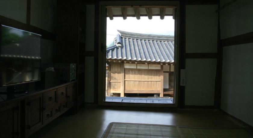 Jinrae Lee's Traditional House photo