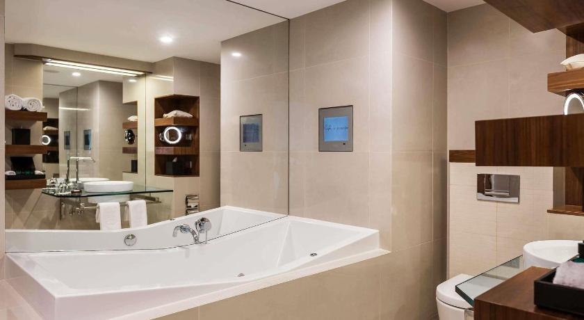 Image of Prestige King Suite with View 2